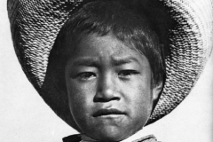 Tina Modotti, Bambino con un largo cappello, 1927-28